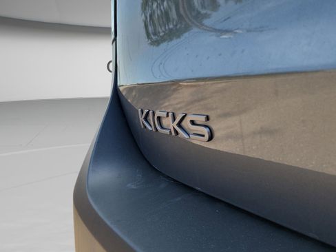 New 2025 Nissan Kicks SR image 8
