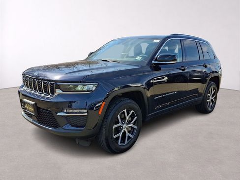 Used 2023 Jeep Grand Cherokee Limited image 3