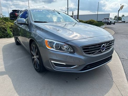 Used 2018 Volvo S60 T5 Inscription Platinum AWD/4WD image 3