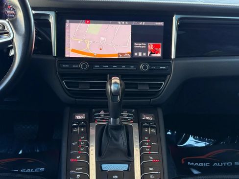 Used 2021 Porsche Macan AWD/4WD image 23