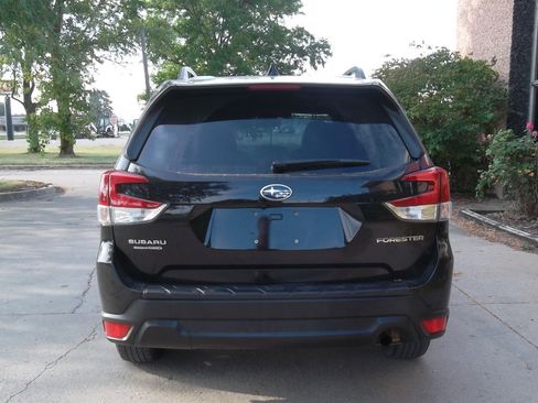 Used 2021 Subaru Forester Premium image 5