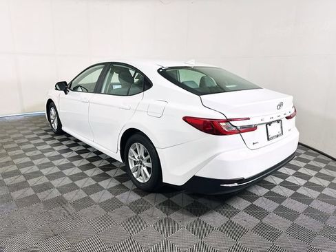 Used 2025 Toyota Camry LE FWD image 5