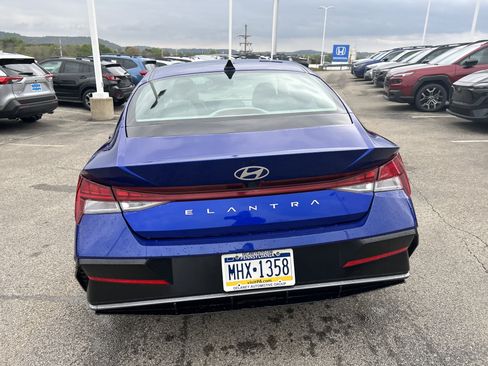 Used 2025 Hyundai Elantra SEL FWD image 11