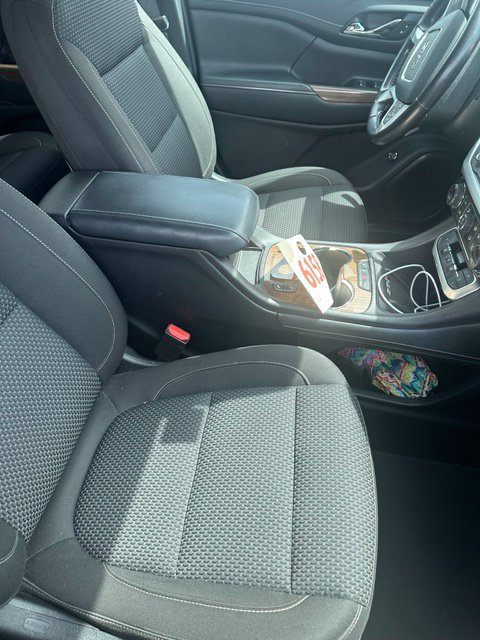 Used 2020 GMC Acadia SLE w/ Driver Convenience Package FWD image 4