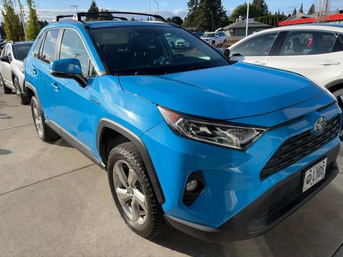 Used 2021 Toyota RAV4 XLE Premium AWD/4WD image 9