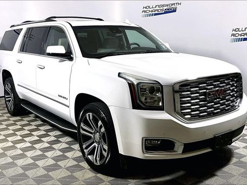 Used 2019 GMC Yukon XL Denali w/ Open Road Package RWD image 3