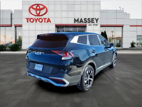 Used 2024 Kia Sportage EX image 3