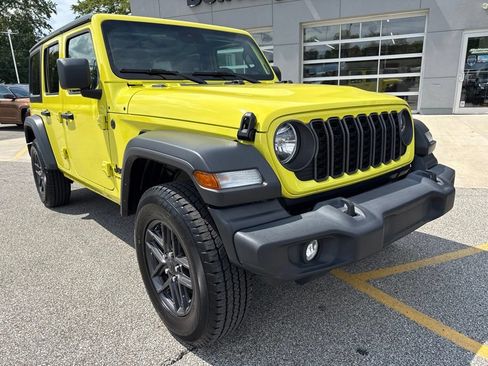 Used 2024 Jeep Wrangler Unlimited Sport AWD/4WD image 15