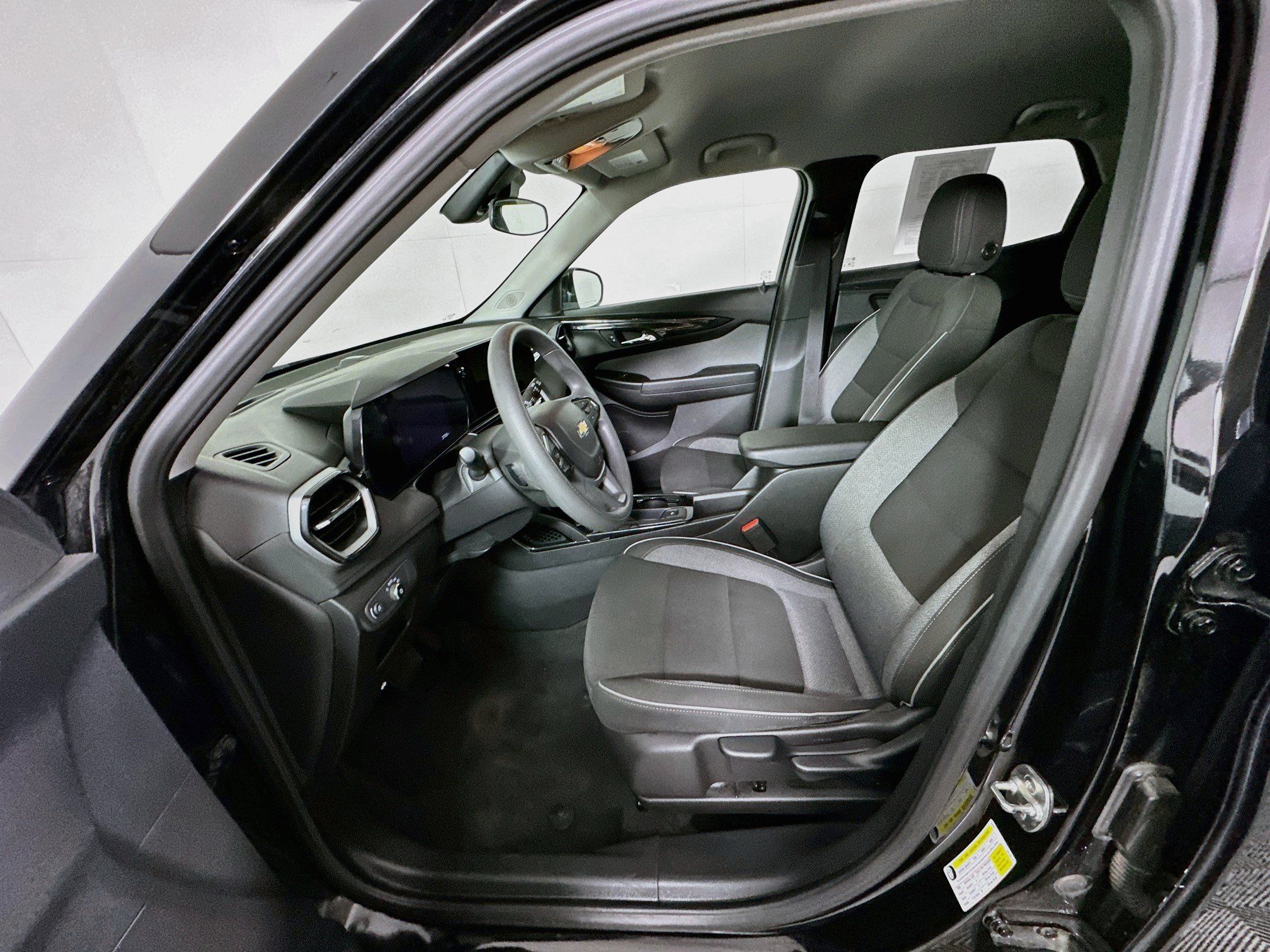 Used 2025 Chevrolet TrailBlazer LT FWD image 13