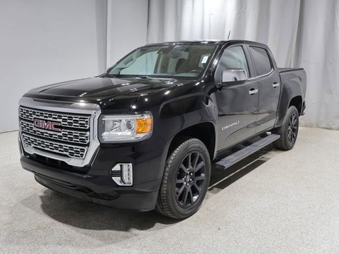 Used 2022 GMC Canyon Denali w/ Denali Black Edition Package AWD/4WD image 7