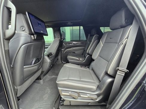 Used 2023 Cadillac Escalade Sport w/ LPO, ONYX Package image 15