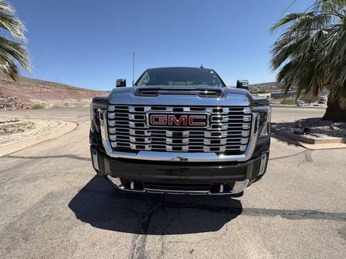 Used 2024 GMC Sierra 3500 Denali w/ Denali Reserve Package AWD/4WD image 8