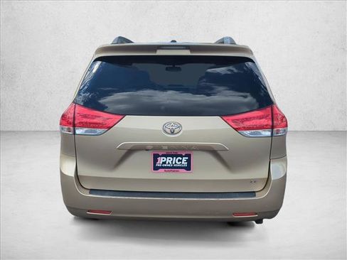 Used 2012 Toyota Sienna LE FWD image 7