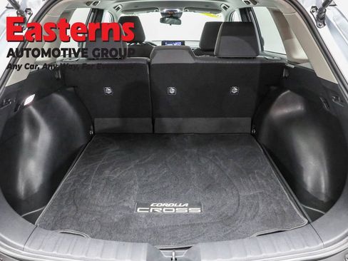 Used 2023 Toyota Corolla Cross LE image 9
