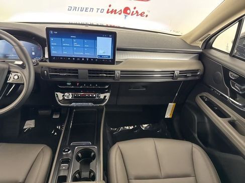 New 2026 Lincoln Corsair Premiere image 12