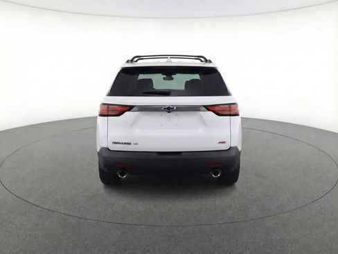 Used 2023 Chevrolet Traverse RS image 3