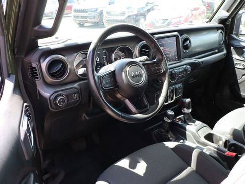 Used 2023 Jeep Gladiator Sport AWD/4WD image 12