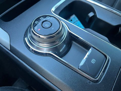 Used 2017 Ford Fusion SE w/ Fusion SE Technology Package image 31