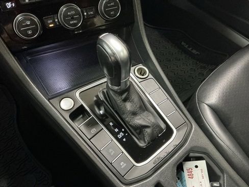 Used 2019 Volkswagen Jetta SEL image 22