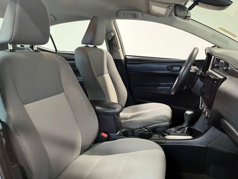 Used 2017 Toyota Corolla L w/ Carpet Mat Package (TMS) FWD image 10