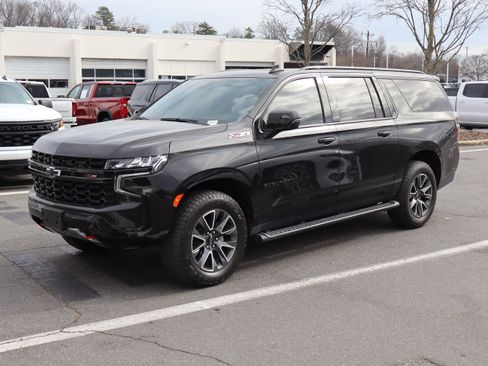 Certified 2023 Chevrolet Suburban Z71 w/ Luxury Package image 5