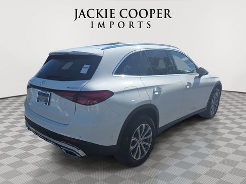Used 2025 Mercedes-Benz GLC 300 4MATIC image 5