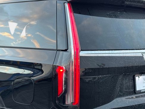 Used 2024 Cadillac Escalade Luxury image 29