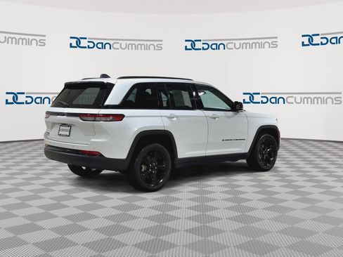 Used 2023 Jeep Grand Cherokee Altitude AWD/4WD image 8