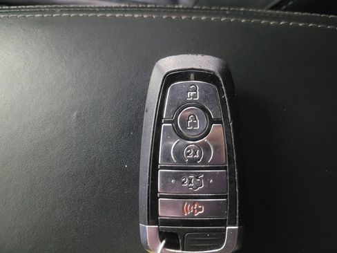 Used 2018 Ford Explorer Platinum AWD/4WD image 32