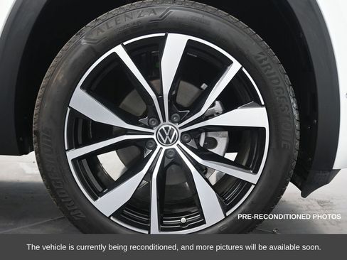 Used 2024 Volkswagen Atlas Cross Sport SEL Premium R-Line image 12