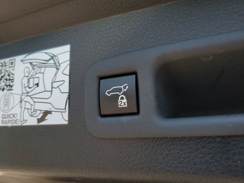 Used 2024 Toyota Sienna XLE image 32