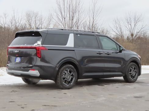 New 2026 Kia Carnival EX image 3
