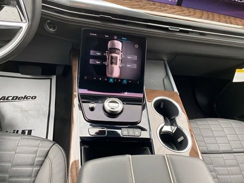 Certified 2025 Cadillac Escalade Sport Platinum w/ LPO, ONYX Package AWD/4WD image 26