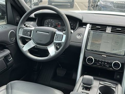 New 2025 Land Rover Discovery S image 26