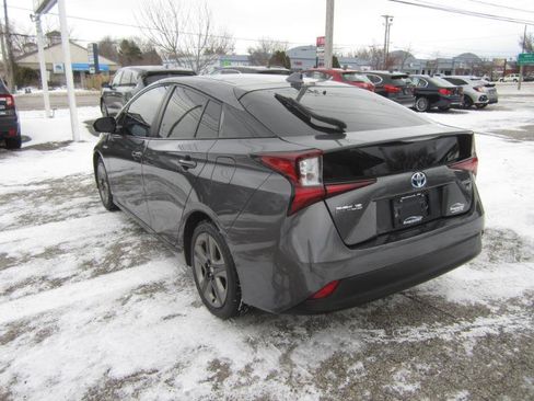 Used 2020 Toyota Prius XLE image 6
