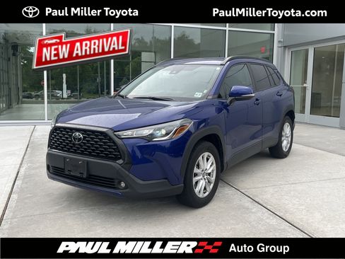 Certified 2022 Toyota Corolla Cross LE w/ Black Badges Package (TMS) AWD/4WD image 1