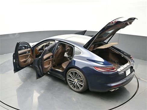 Used 2018 Porsche Panamera 4S image 26