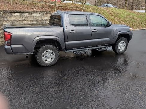 Used 2022 Toyota Tacoma SR image 3