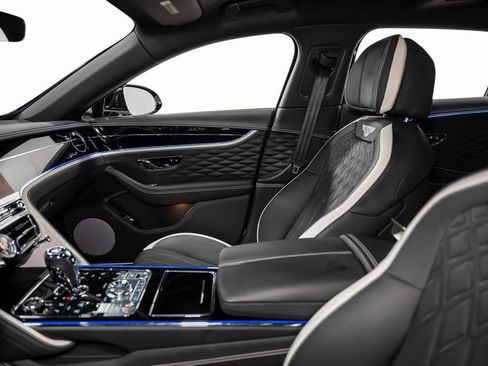 Used 2023 Bentley Flying Spur W12 image 61