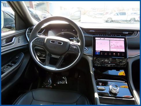 Certified 2025 Jeep Grand Cherokee Limited image 11