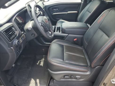 Used 2023 Nissan Titan PRO-4X w/ Pro-4x Convenience Package AWD/4WD image 5