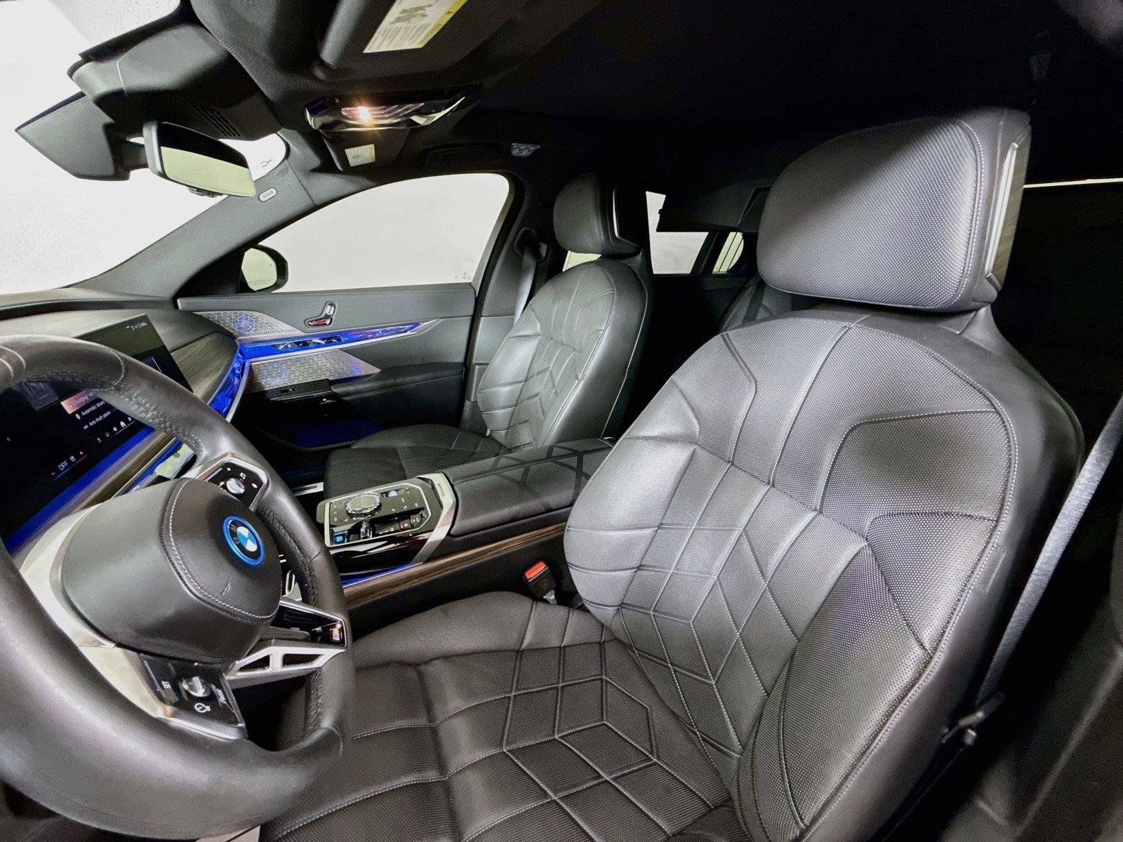 Used 2023 BMW i7 xDrive60 w/ Executive Package 2 AWD/4WD image 9