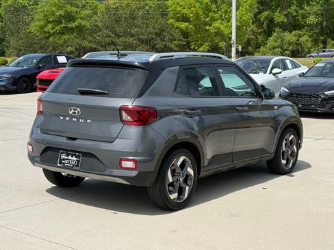 Used 2024 Hyundai Venue Limited FWD image 12