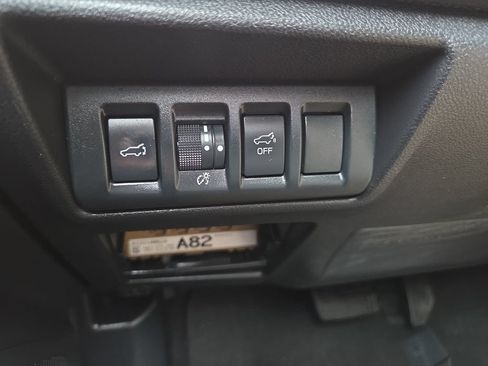 Used 2023 Subaru Outback Premium AWD/4WD image 33