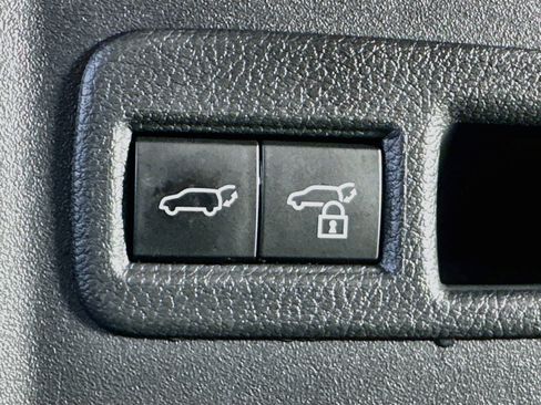 Used 2023 Subaru Solterra AWD image 29