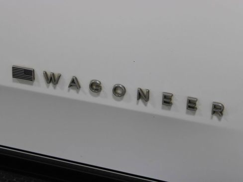 Used 2022 Jeep Wagoneer Series II AWD/4WD image 11