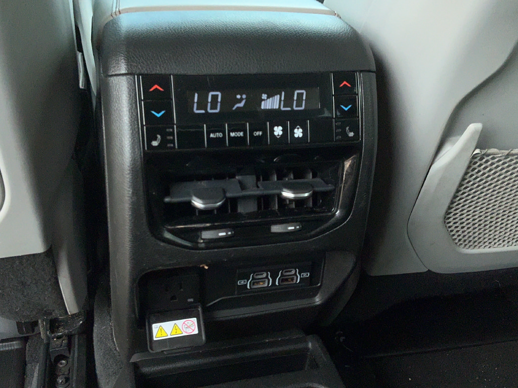 Used 2021 Jeep Grand Cherokee L Overland w/ Luxury Tech Group IV AWD/4WD image 16
