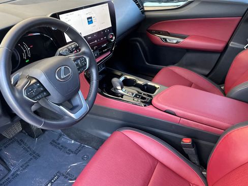 Used 2023 Lexus NX 350h Premium image 11