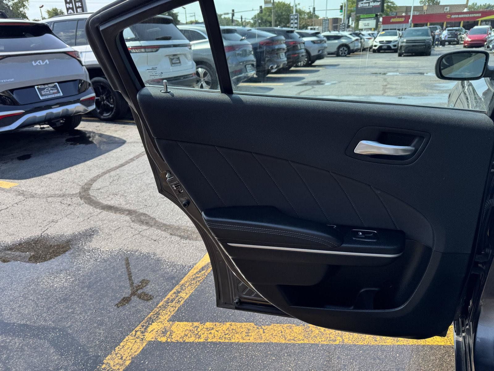 Used 2019 Dodge Charger SXT AWD/4WD image 27