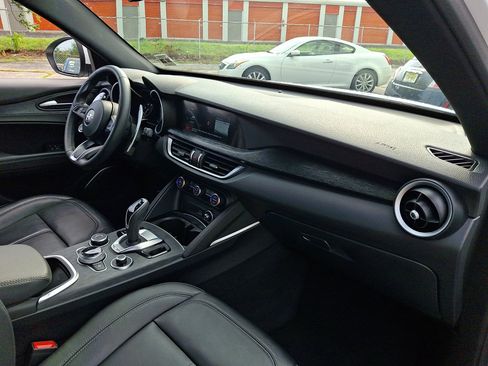 Used 2023 Alfa Romeo Stelvio Sprint AWD/4WD image 11